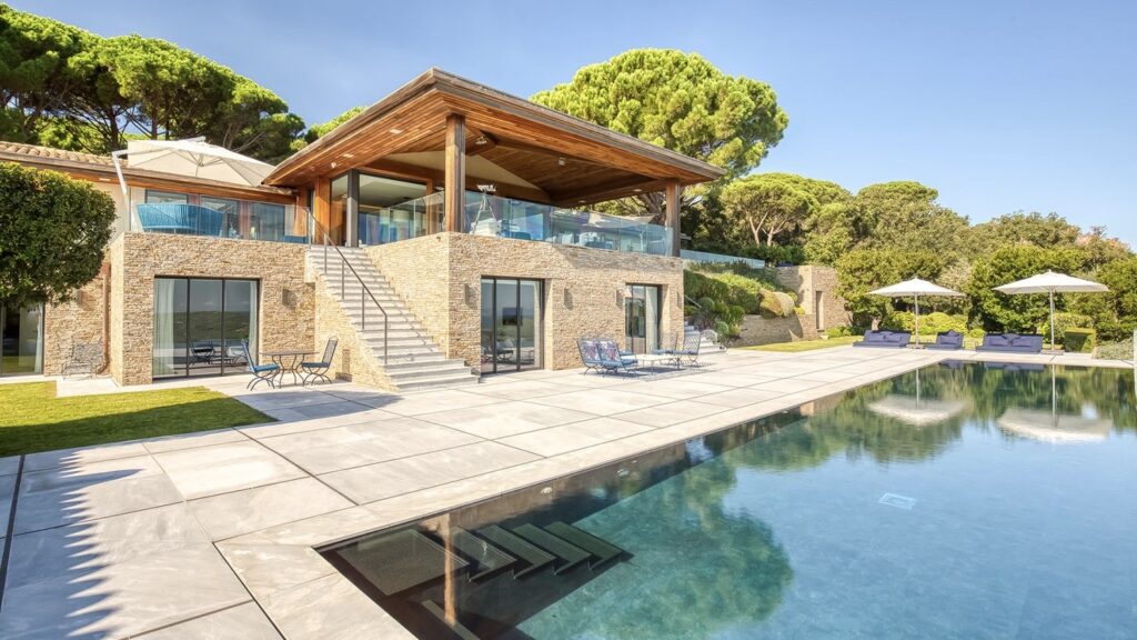The Complete Guide to Renting a Luxury Villa in Saint-Tropez