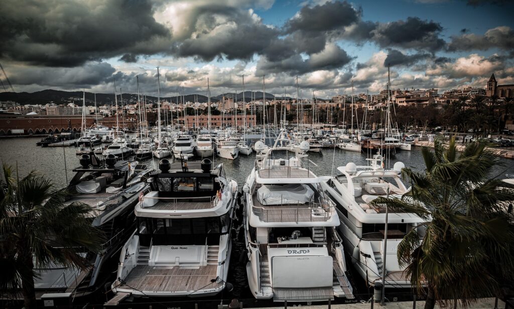 Motor Yacht vs. Sailing Yacht: Which to Charter on the Riviera