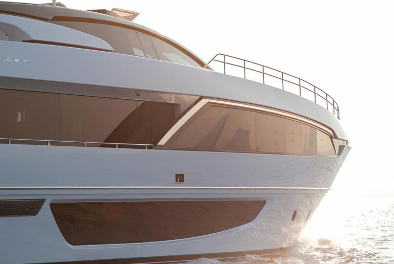 RAPH SEVEN II — Riva hull and window lines detail, charter Cote d Azur