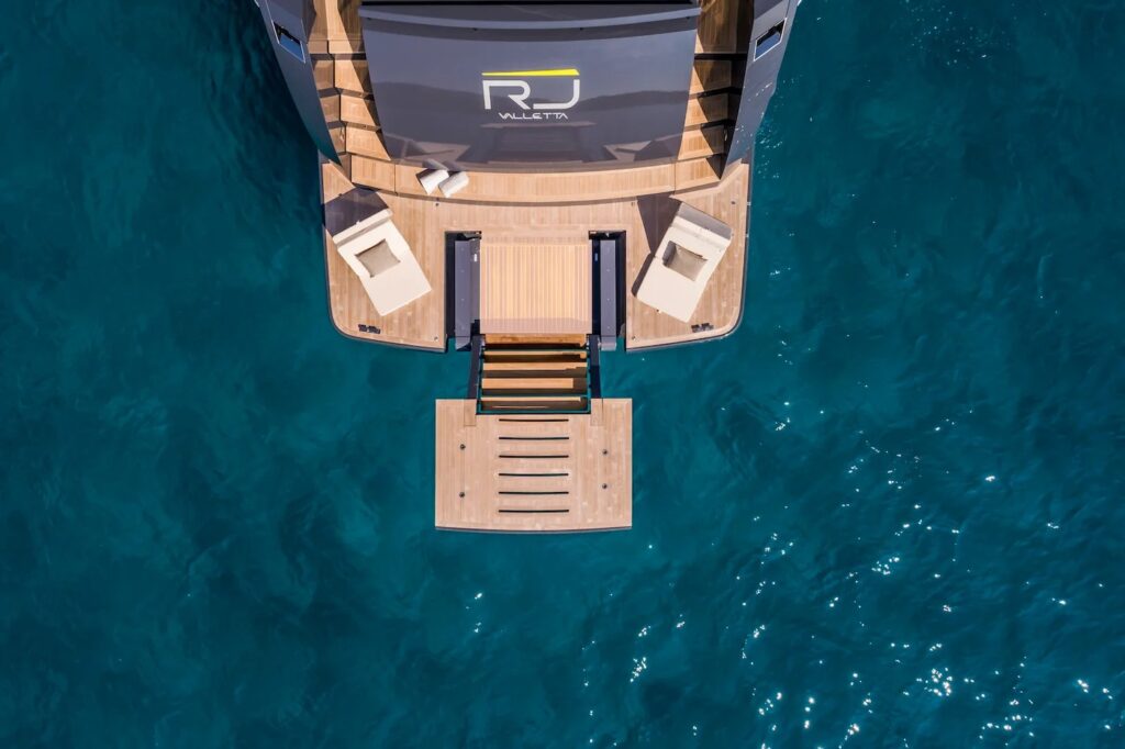 SEA CORAL II — aft swim platform and bathing ladder, charter Cote d Azur