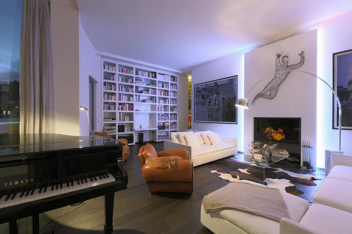 Angelus — fireplace lounge with library shelving