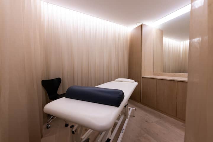 Angelus — private massage room