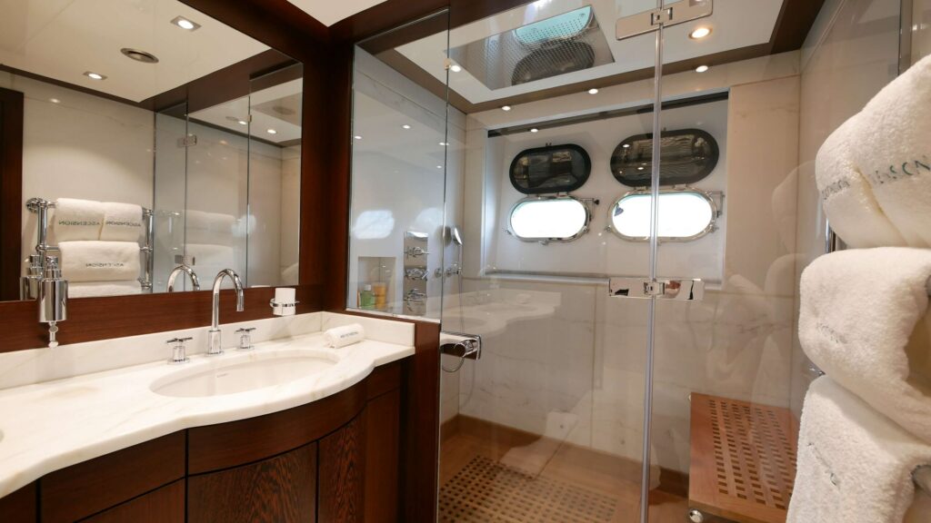 ASCENSION — en-suite bathroom in marble, charter Côte d'Azur