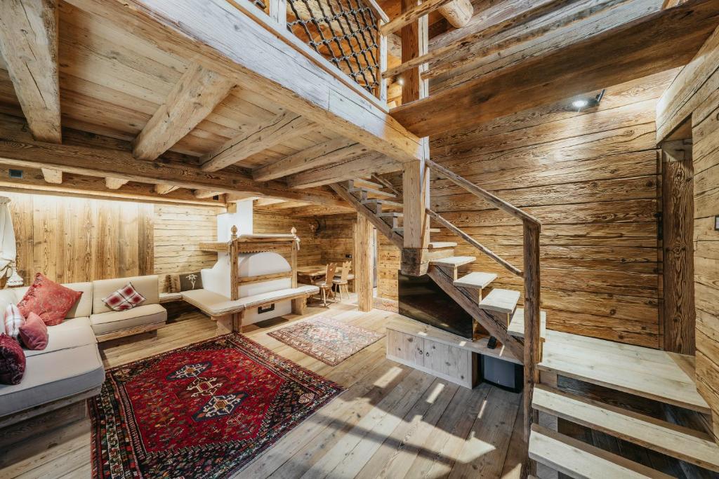 Casa Aurea, Cortina d'Ampezzo — timber staircase and landing