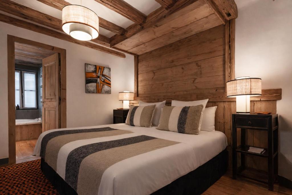 Chalet Alix — bedroom with ensuite bathroom