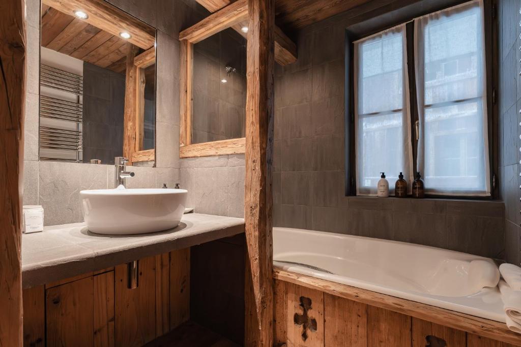 Chalet Alix — fireside lounge and boot room