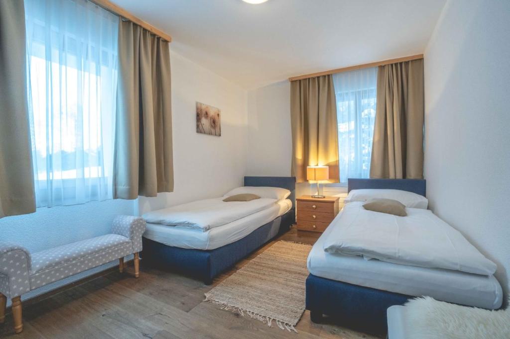 Chalet Talisman, Zermatt — twin bedroom