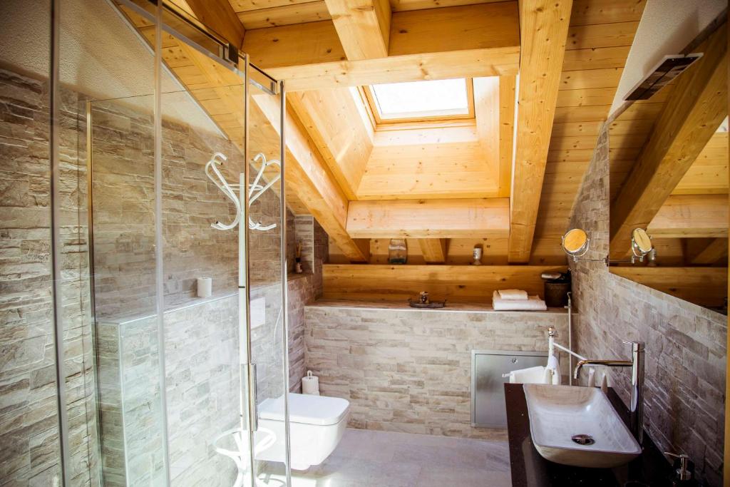 Chalet Talisman, Zermatt — bathroom with skylight and walk-in shower