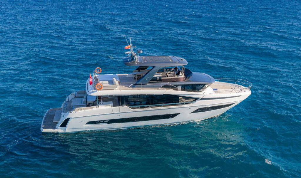 ENTHUSIAST — profile at sea, charter Côte d'Azur