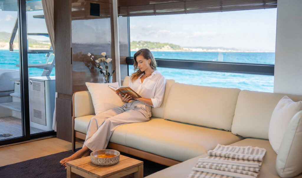ENTHUSIAST — salon lounge, charter Côte d'Azur