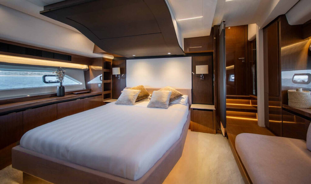 ENTHUSIAST — master cabin, charter Côte d'Azur