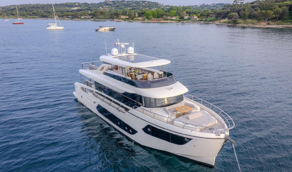 SEMELA — profile at anchor off the coast, charter Côte d'Azur
