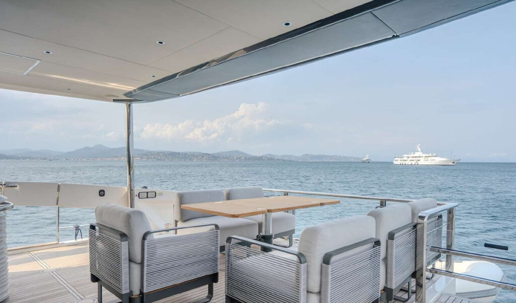 SEMELA — flybridge aft seating, charter Côte d'Azur